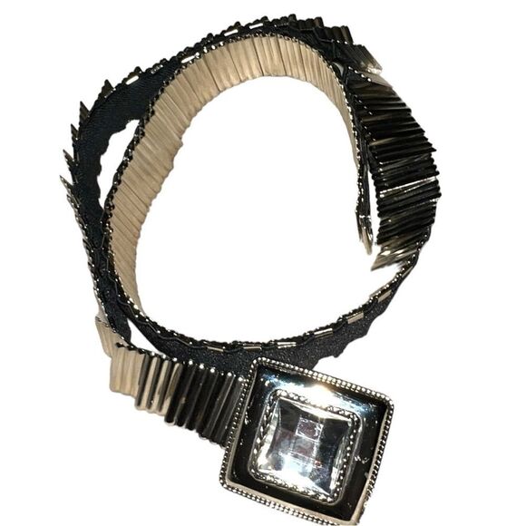 Vintage Silver serpentine style stretchy belt! Silver and clear stone buckle - Picture 6 of 7